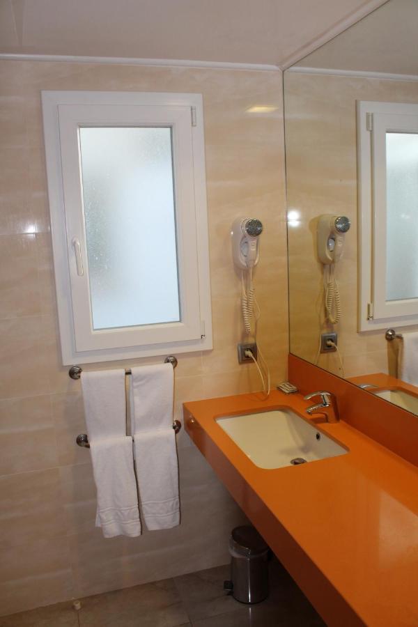 Apartaments Talayot Cala'N Blanes  Exterior photo